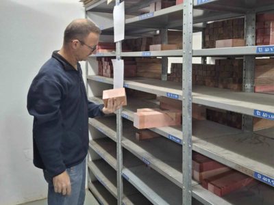 etienne-wood-shelves inspection